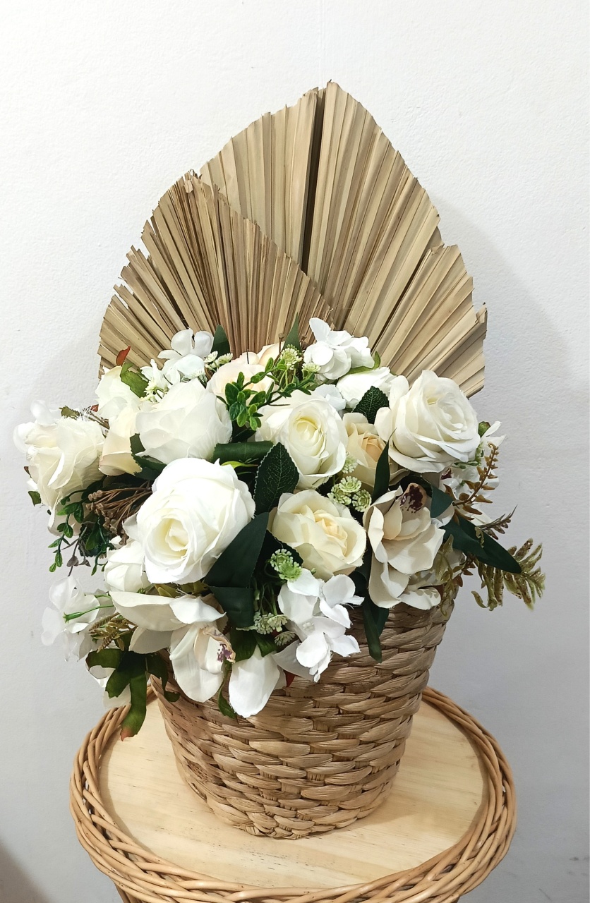 Cesto Com Flores Com Latanea  - Vanessalocações