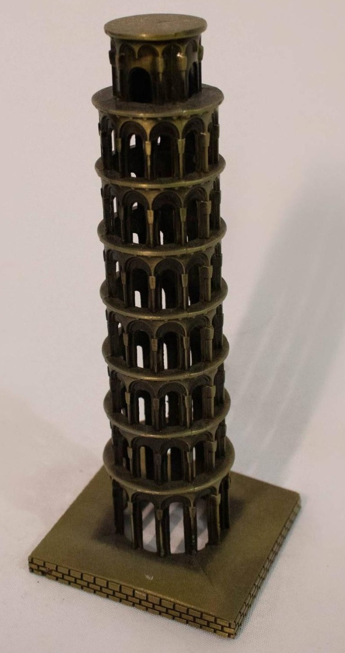 Torre Piza Metal/Ferro - Vanessalocações