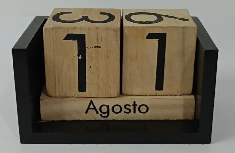 Calendário de Mesa Pinus  Rustico - Vanessalocações