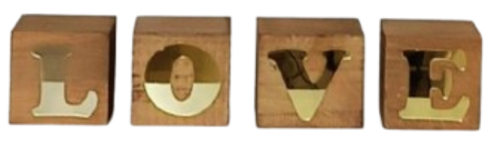 Letreiro de Mesa  Cubo Pinus Love - Vanessalocações