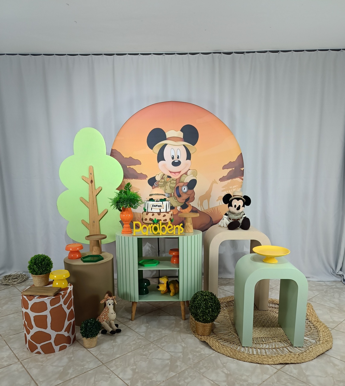 Composição Mickey Safari 1 - CamaleãoLocaçoes