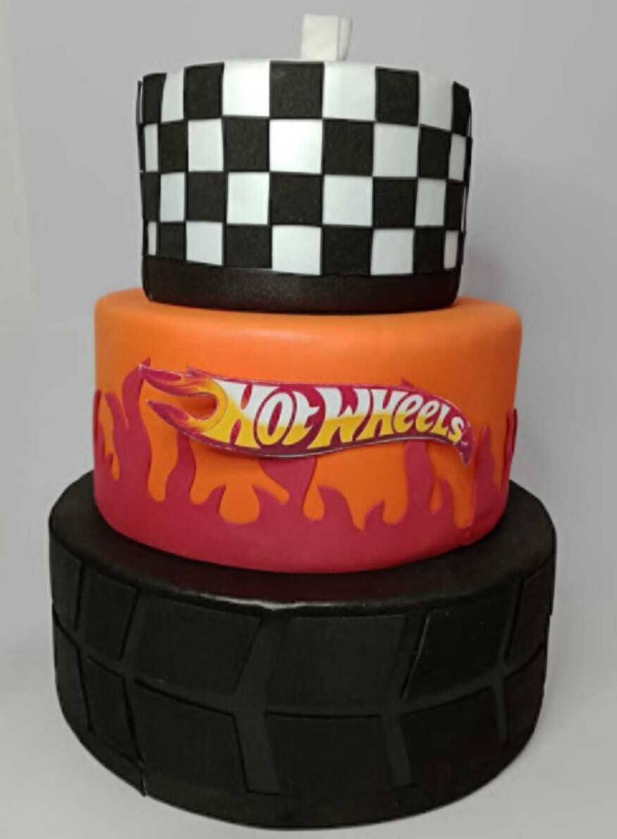 Bolo Fake Hotwheels 3 Andares - Vanessalocações