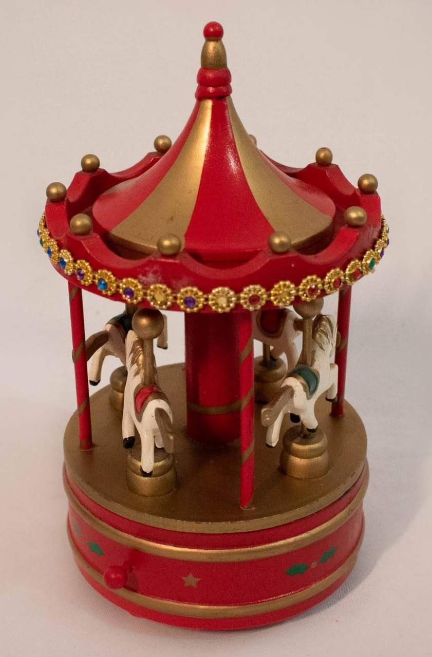 Carrossel Musical Mdf Vermelho - Vanessalocações
