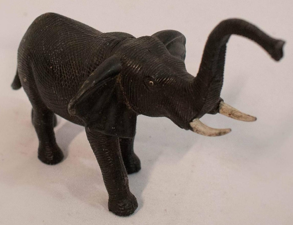 Elefante de Borracha/Plastico  Preto - Vanessalocações