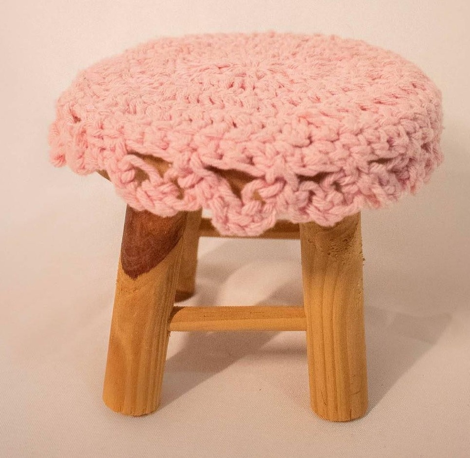 Banco Mdf E Crochê Rosa - Vanessalocações
