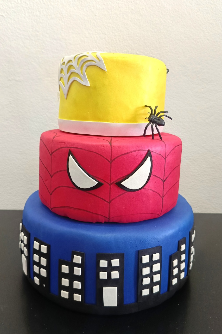 Bolo Fake Homem Aranha 2 Andares  - Vanessalocações