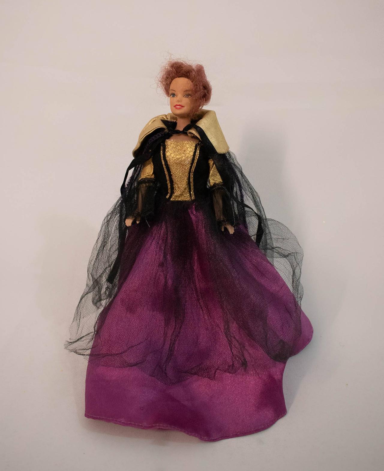 Boneca Bruxa -  Coleção Barbie - Vanessalocações