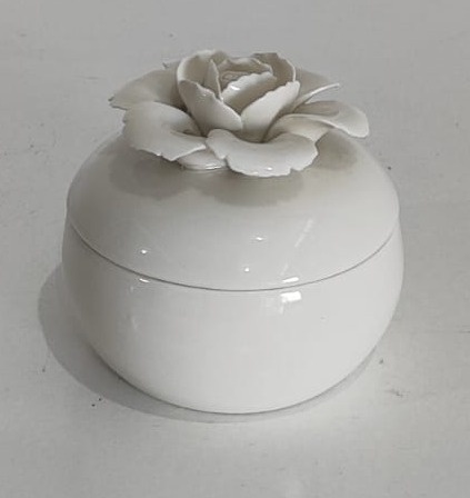 Porta Doce Rosa Branco - Wanusa Nunes Andrade