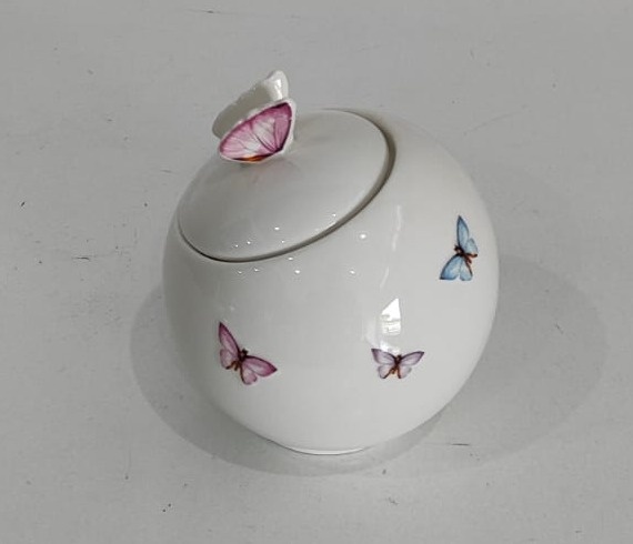 Pote de Porcelana Borboleta Bolinha Com Tampa  - Wanusa Nunes Andrade
