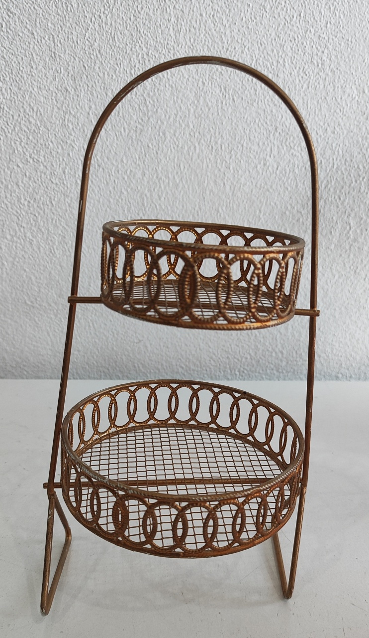 Suporte Para Doces Dourado Ferro   - Wanusa Nunes Andrade