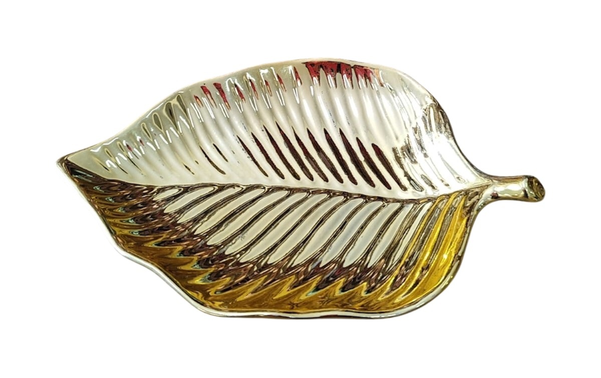 Folha Decorativa Dourada - Wanusa Nunes Andrade