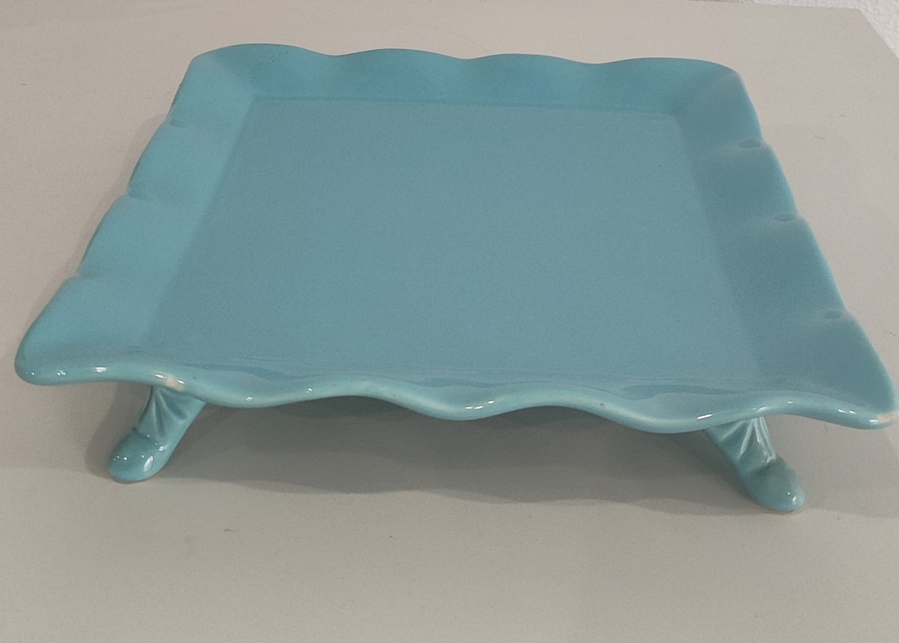 Bandeja Quadrada Cerâmica Com Pé Azul 26X26Cm - Wanusa Nunes Andrade