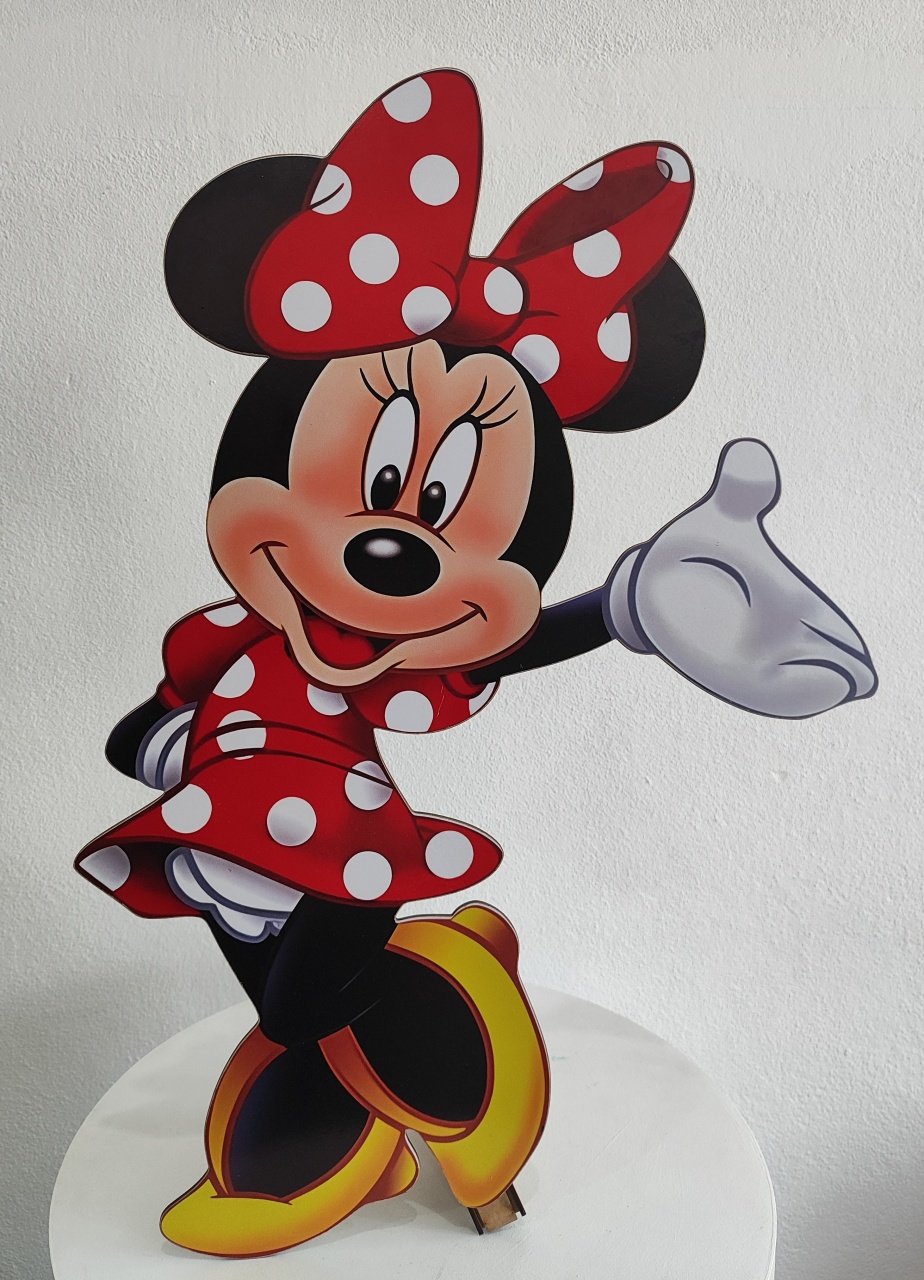 Display Mdf de Chão Minnie Vermelha - Wanusa Nunes Andrade
