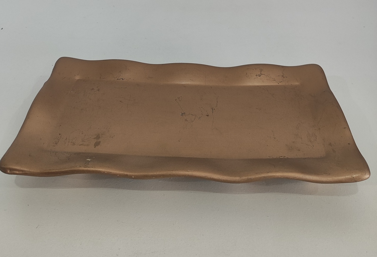 Bandeja Retangular Dourado 29×15Cm - Wanusa Nunes Andrade