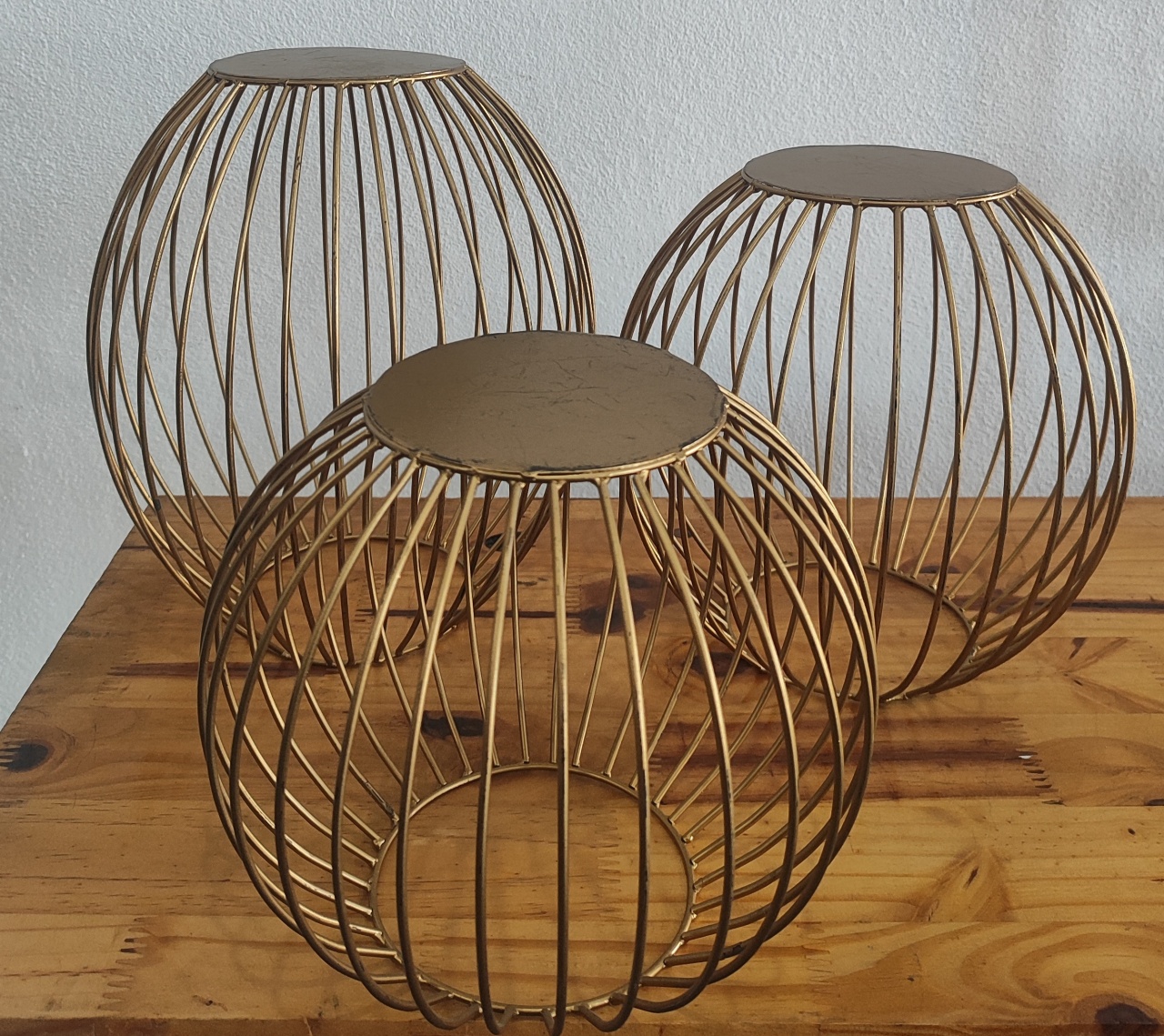 Globo Aramado Dourado Para Flor M - Wanusa Nunes Andrade
