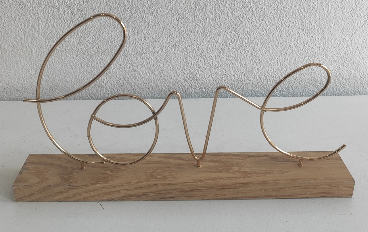 Love Mesa Base Madeira - Wanusa Nunes Andrade