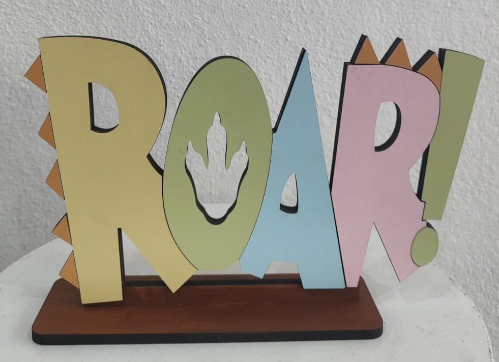 Display Mdf de Mesa Roar Menina - Wanusa Nunes Andrade