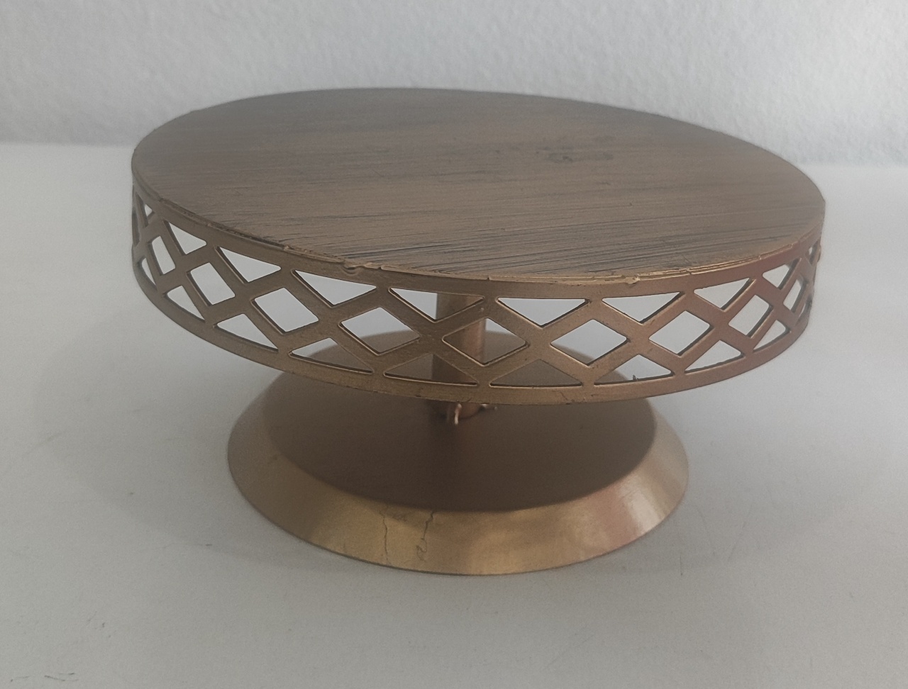 Suporte Pra Doce Dourado Babado Metal M - Wanusa Nunes Andrade