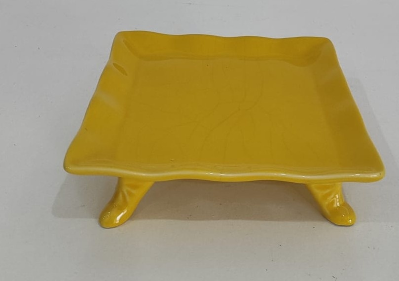 Suporte Para Doce Quadrada Com Pé Amarelo 19X19Cm   - Wanusa Nunes Andrade