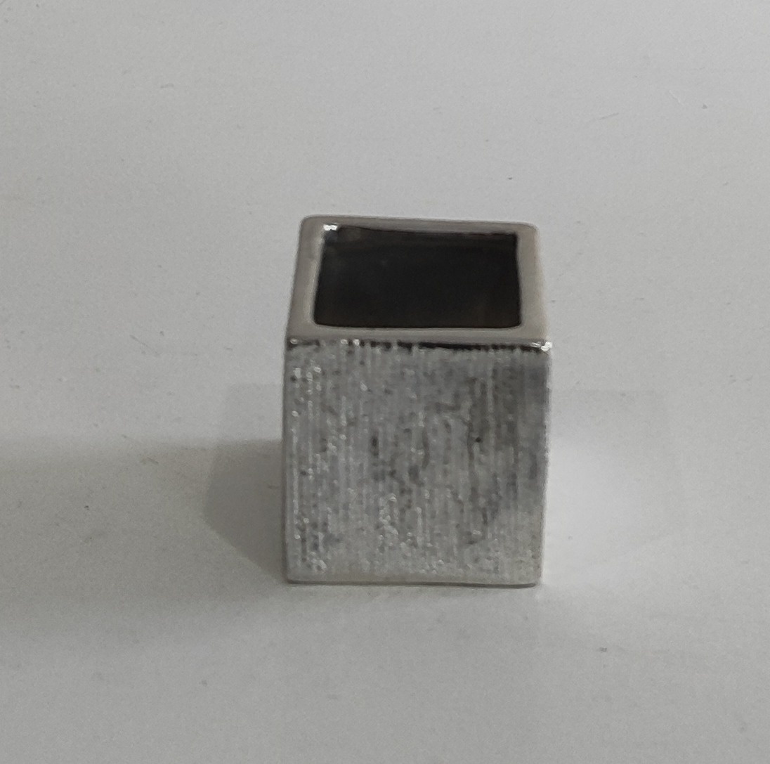 Vaso Mini Quadrado Prata - Wanusa Nunes Andrade