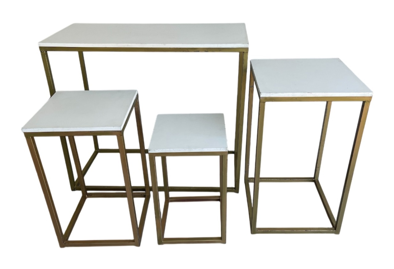 Kit Mesa de Ferro Dourado Tampo Branco  - Wanusa Nunes Andrade