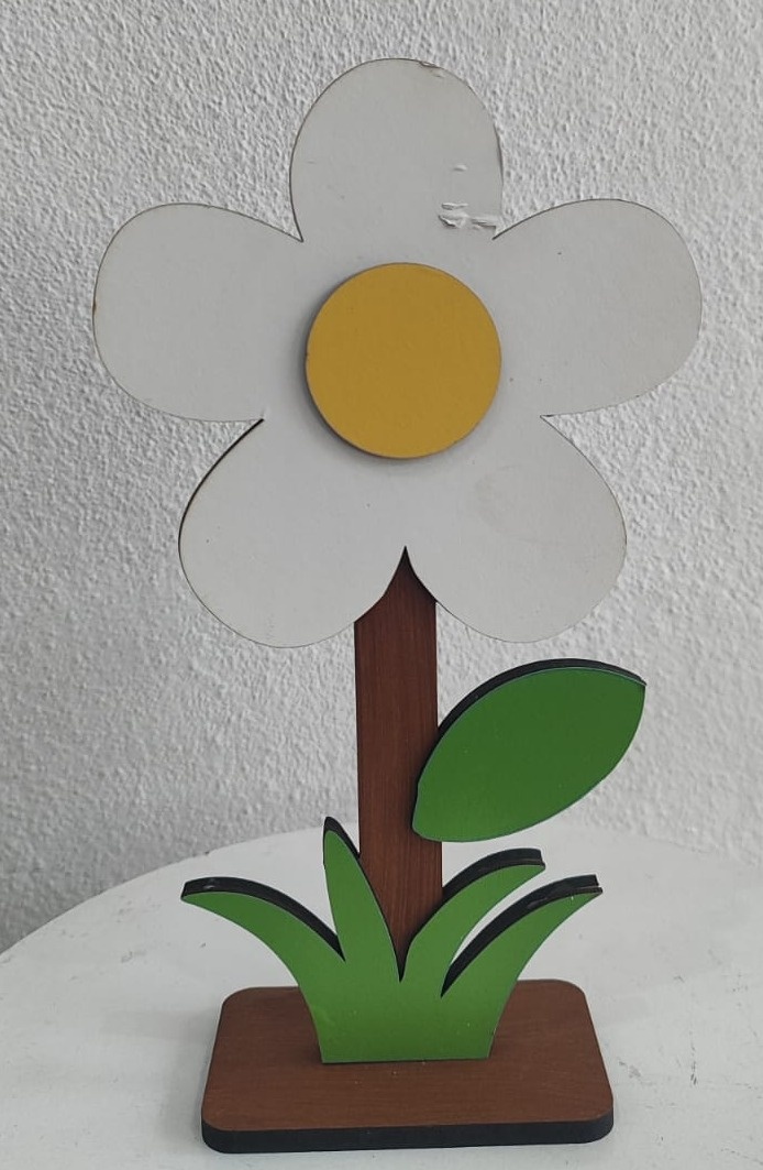 Display Mdf de Mesa Flor Branca - Wanusa Nunes Andrade