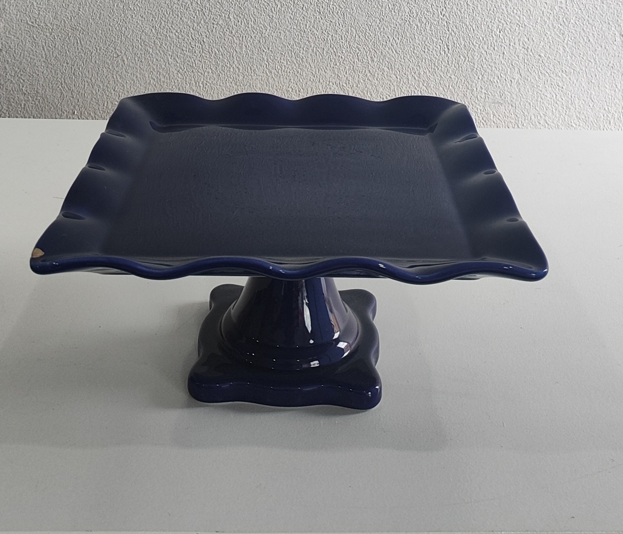 Suporte Para Doce Lisa Azul Quadrada Com Pé  - Wanusa Nunes Andrade