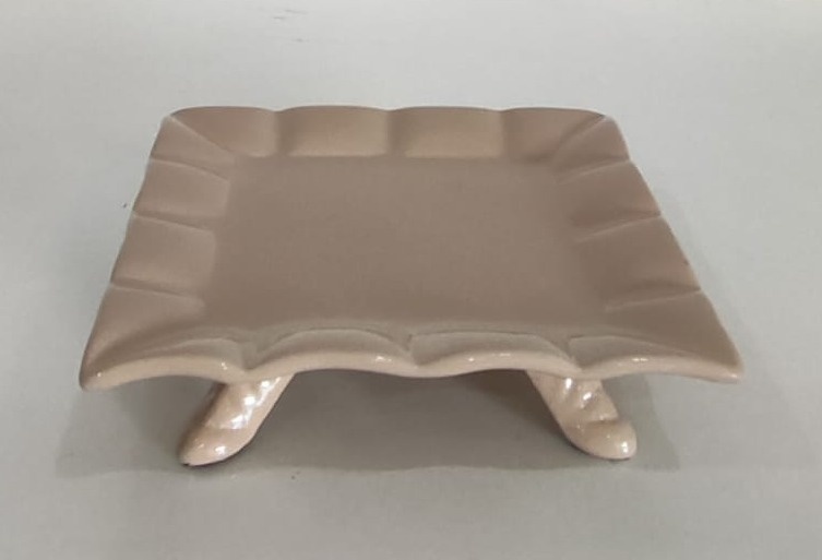 Bandeja Quadrada Com Pé Bege 19X19Cm - Wanusa Nunes Andrade