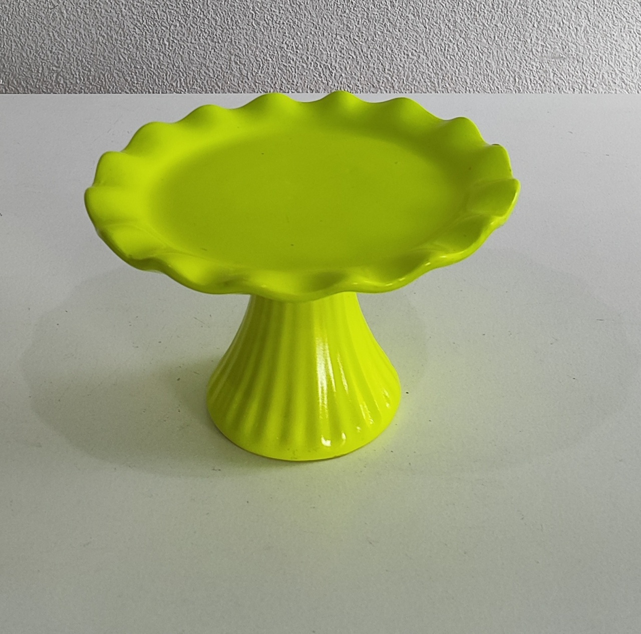 Suporte Para Doce Alta Amarelo Neon - Wanusa Nunes Andrade