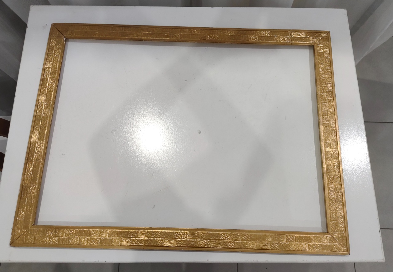 Moldura Retangular 67X50 Dourada - Wanusa Nunes Andrade