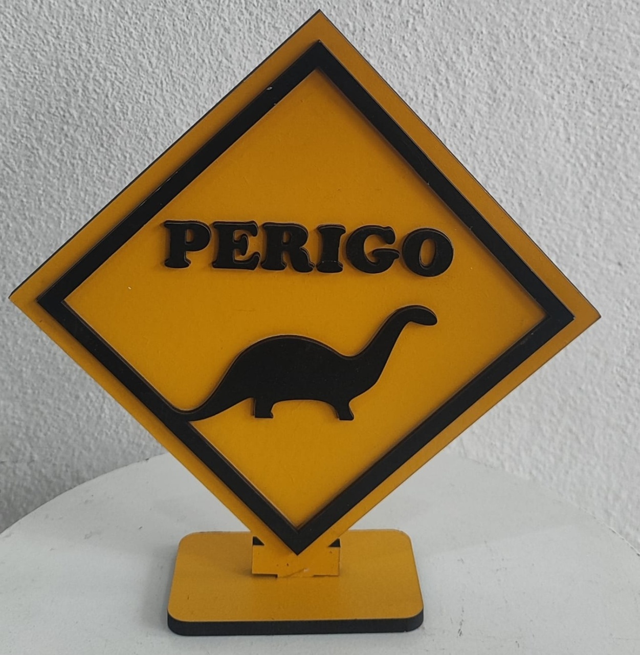 Display Mdf de Mesa Dinossauro Perigo - Wanusa Nunes Andrade
