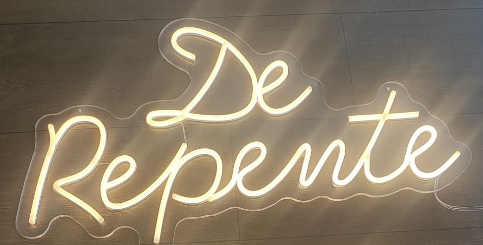 de Repente Led-Luz Quente   - Wanusa Nunes Andrade