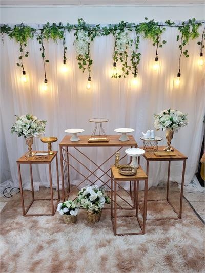 Kit Casamento Com 4 Mesas de Ferro Rose Quadrada Com Cortina de Voal Branco Com Varao de Luzes - Nanda Pegue e Monte