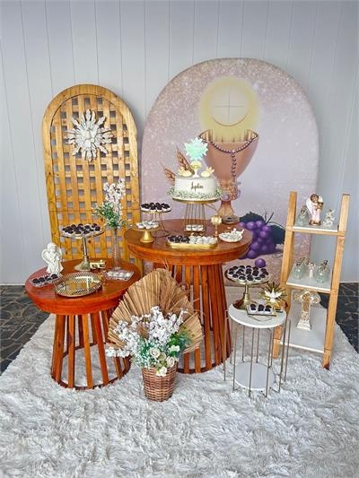 Kit Primeira Eucaristia Com Painel Romano 200X1500 Com Painel Ripado E Mesa Cone - Nanda Pegue e Monte