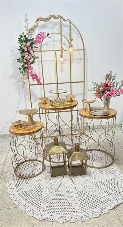 Kit Painel Romano Janela Com Flores E Corda Iluminada Com Trio de Cilindros Dourado - Nanda Pegue e Monte