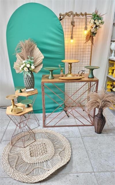 Kit Casamento/ Feminino Romano Com Painel Dourado Com Corda de Flores , Mesa Dobravel E 2 Ampulheta  - Casamento E Feminino - Nanda Pegue e Monte