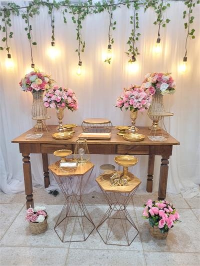 Kit Casamento Mesa Rustica , Com 2 Mesas Ampulhetas Com Cortina de Voal , Varão de Luz E Folhagem - Nanda Pegue e Monte