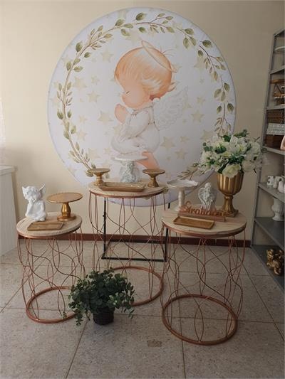 Kit Batizado Com Painel Anjinho Com Mesas Cilindro Rose Branco E Dourado - Nanda Pegue e Monte