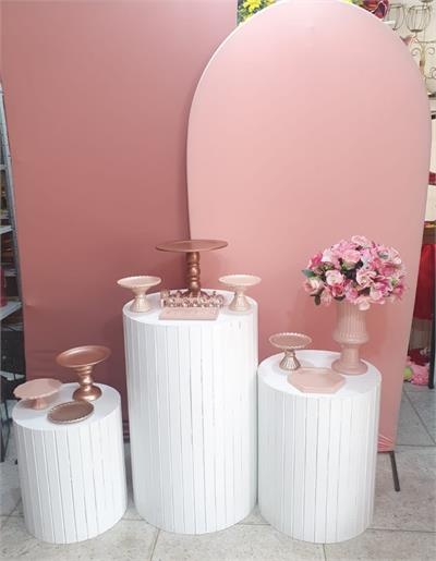 Kit 2 Painel Romano Com Trio de Mesa Branca de Mdf  - Casamento E Feminino - Nanda Pegue e Monte