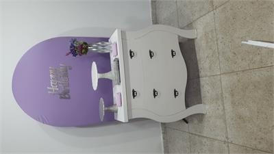 Kit Com Comoda Branca E Painel Romano E Happu Birthday Prata - Nanda Pegue e Monte
