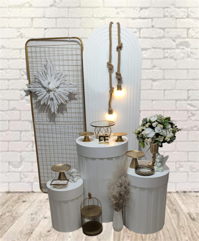 Kit Batizado Com Trio de Mesa Ripada Com Borda E Painel Branco E Telado Dourado - Nanda Pegue e Monte