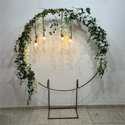 Arco Redondo Com Flores Brancas E 4 Lampada de Corda - Nanda Pegue e Monte