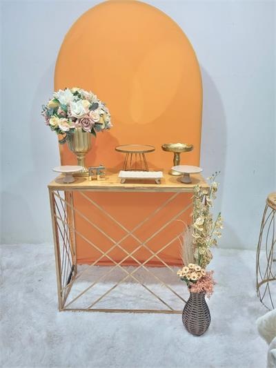 Kit Painel Romano Laranja Candy E Mesa Dourada Dobravel - Nanda Pegue e Monte
