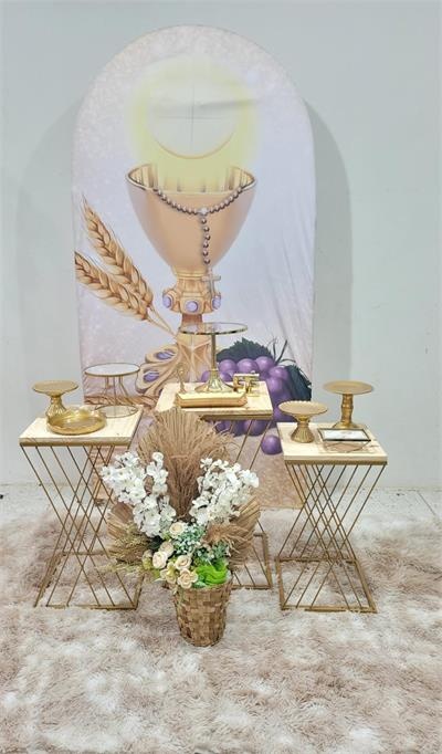Kit Primeira Eucaristia Com Painel Romano E Trio de Mesas Em X - Nanda Pegue e Monte
