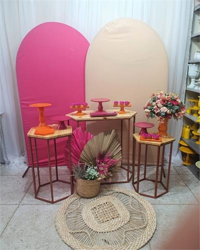 Kit 3 Mesas Hexagonal  Com 2 Paineis Romanos , E Tapete Boho - Nanda Pegue e Monte