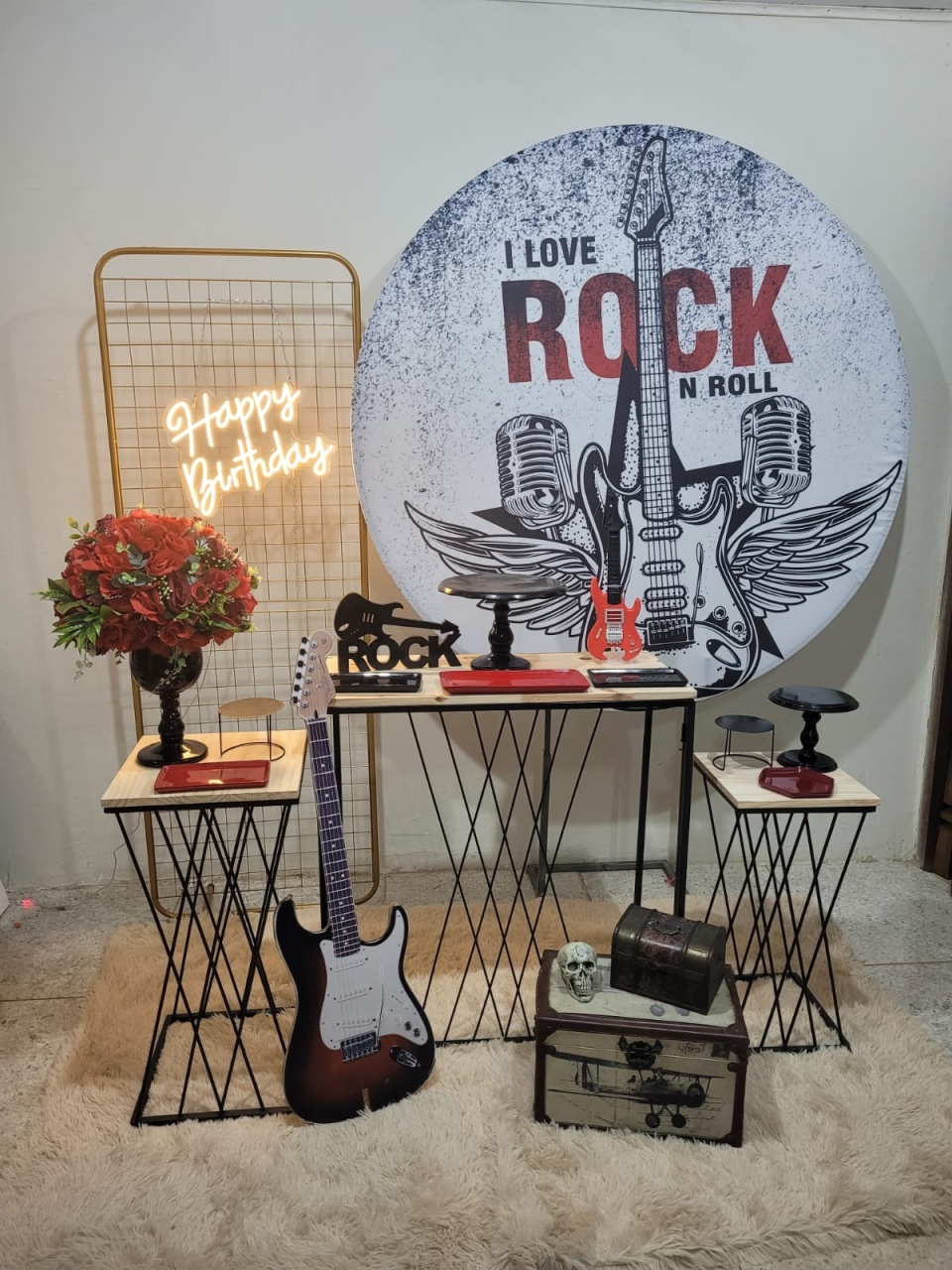 Kit Rock Com 2 Paineis E Trio de Mesa Em X Preta - Nanda Pegue e Monte
