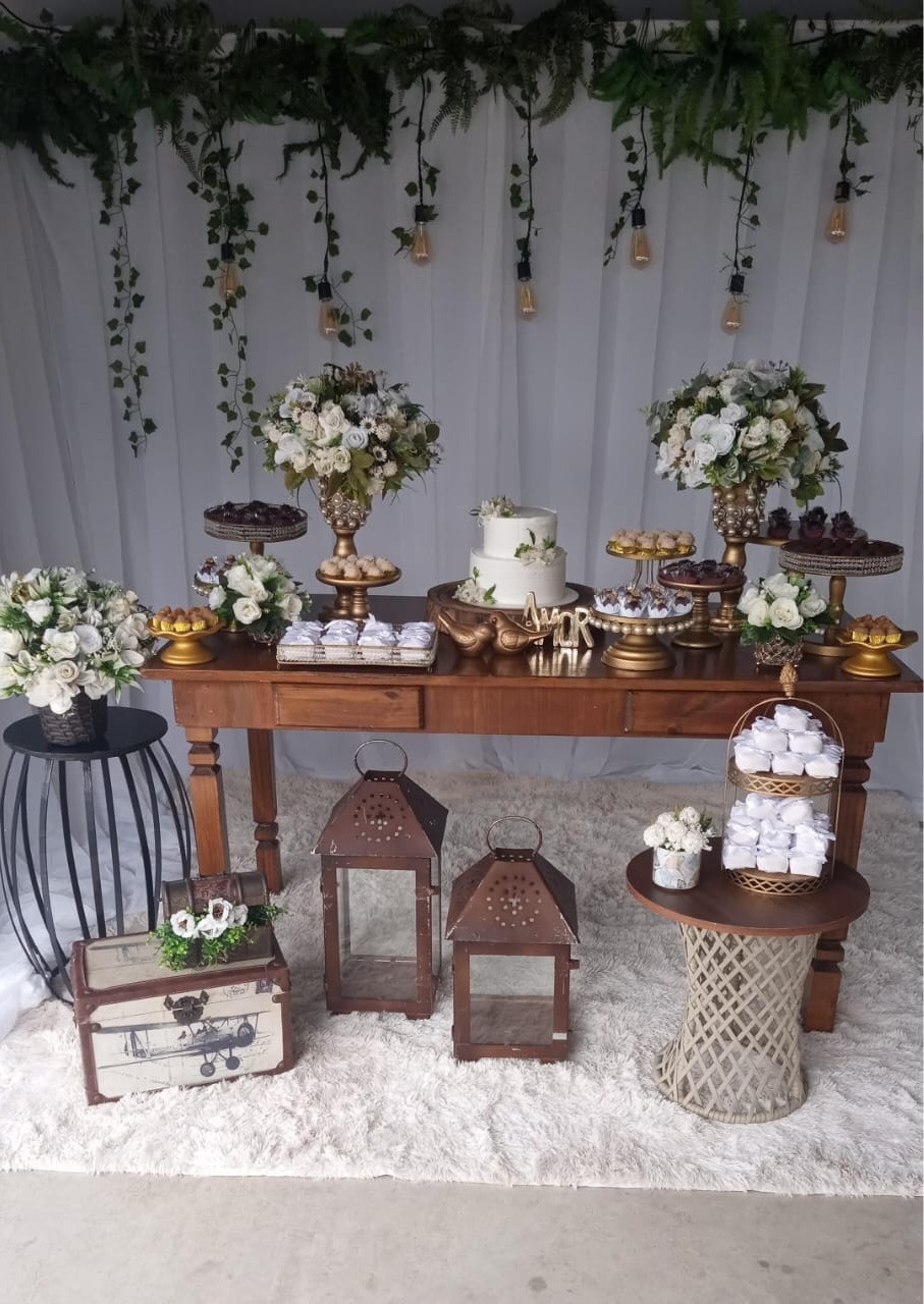 Kit Casamento Com 1 Mesa 150 Cm Com Varal de Luz E Gaiolas Rusticas - Nanda Pegue e Monte