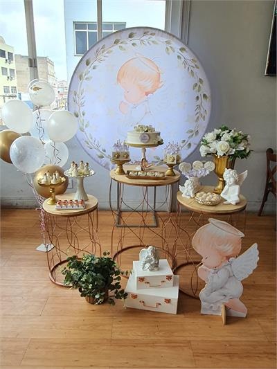 Kit Batizado Com Painel Redondo de Anjinho Com Folhagem E Trio de Mesa Rose Golden E Maleta - Nanda Pegue e Monte