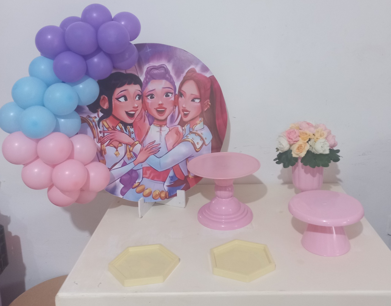 Festa Na Mesa Guerreiras K-Pop  - FESTAFACILPEGUEMONTECG