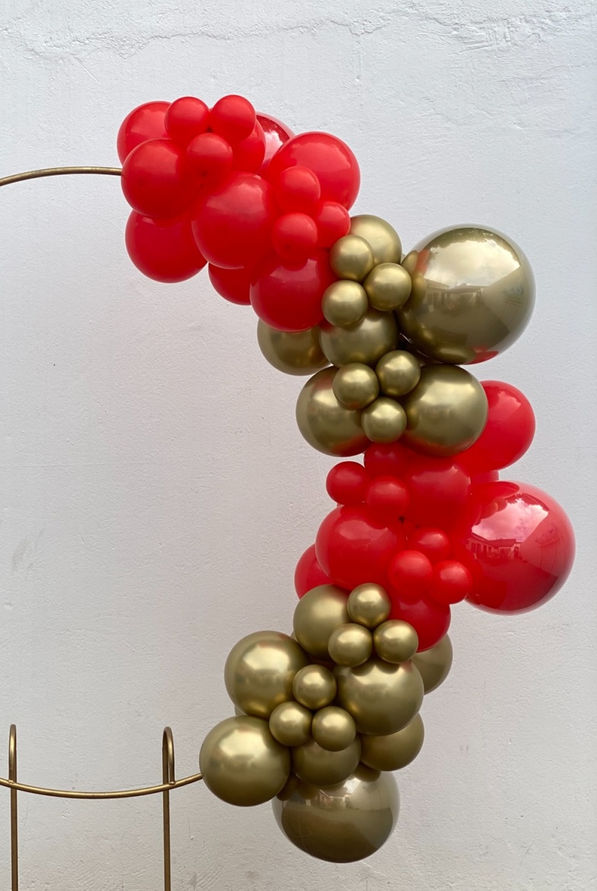 Arco de Balões Em Blocos-(Vermelho, Dourado) Floral Vermelho  - tamirespegueemonte